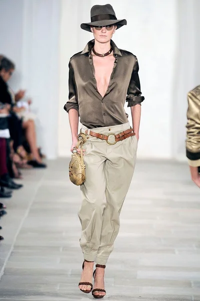 Look 3